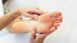 Read more about the article درمان سفت شدن پوست پاشنه پا